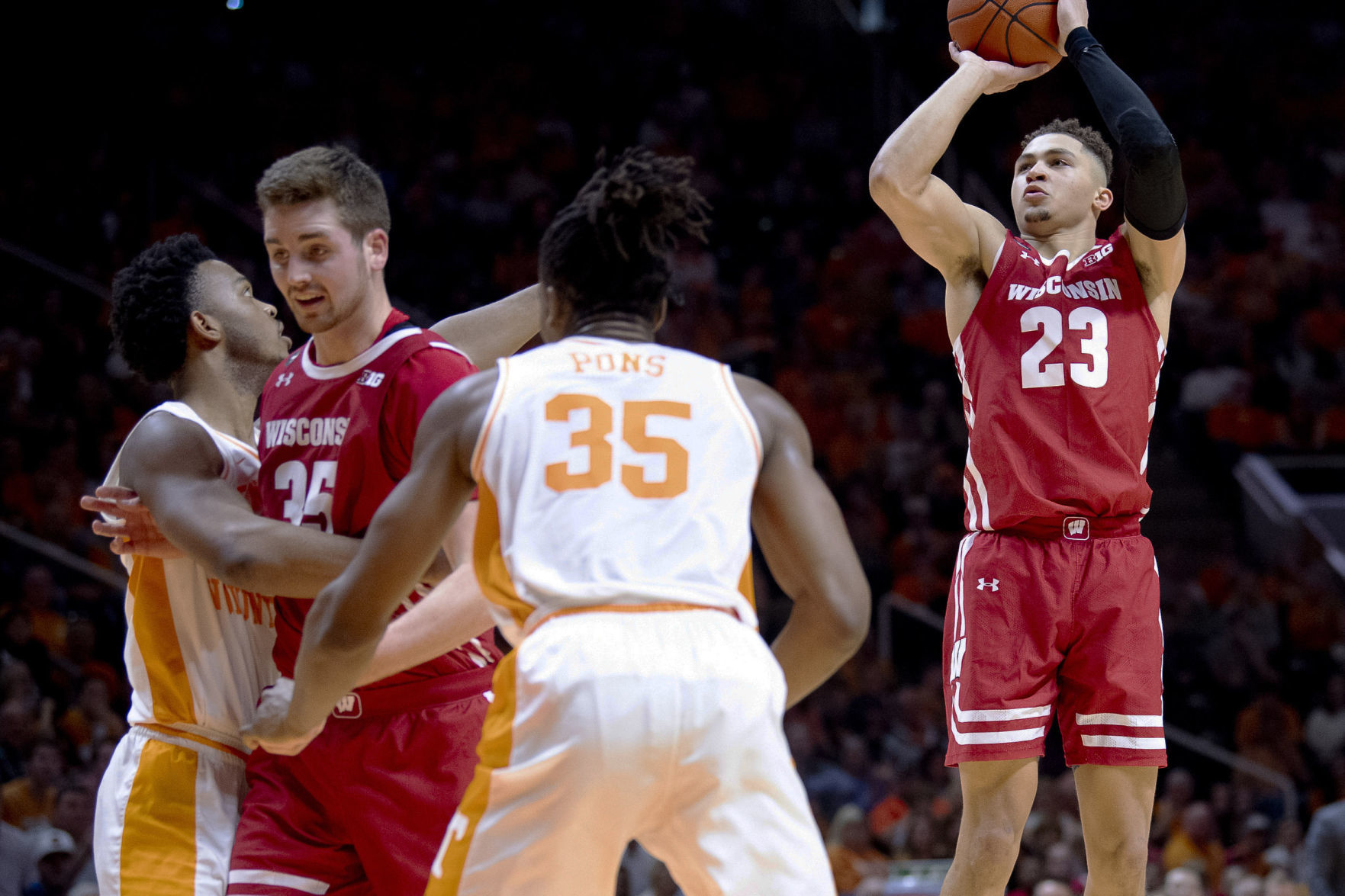 Badgers 68, Volunteers 48
